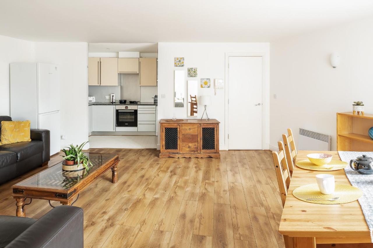 Comfortable And Bright Apartment In Tower Bridge London Exterior photo